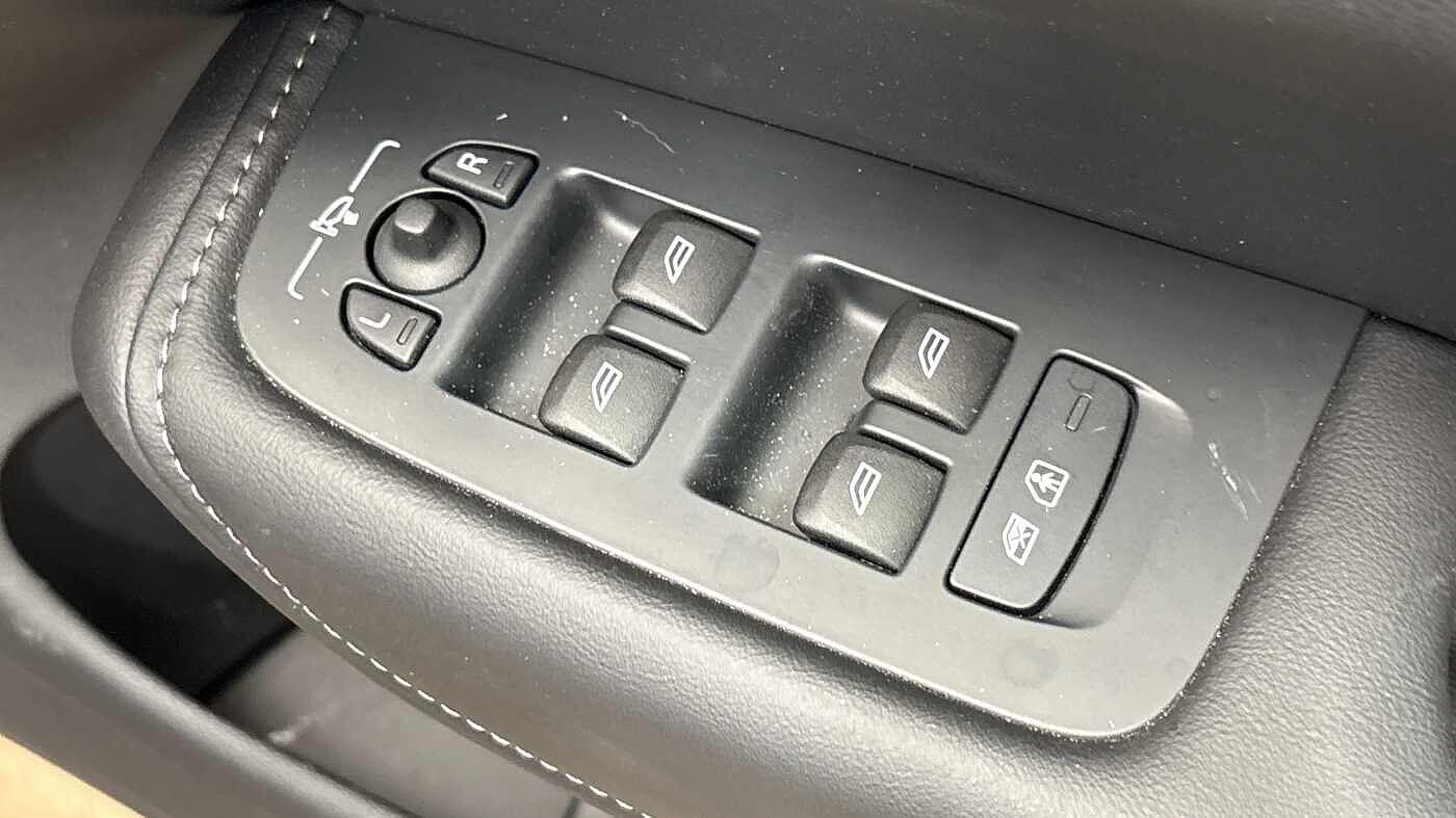 Used Volvo XC60 2025 for sale - 76512859: Photo 25