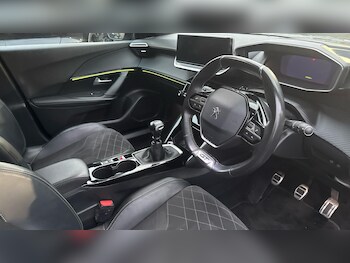 Used Peugeot 2008 2021 for sale - 77305145: Photo