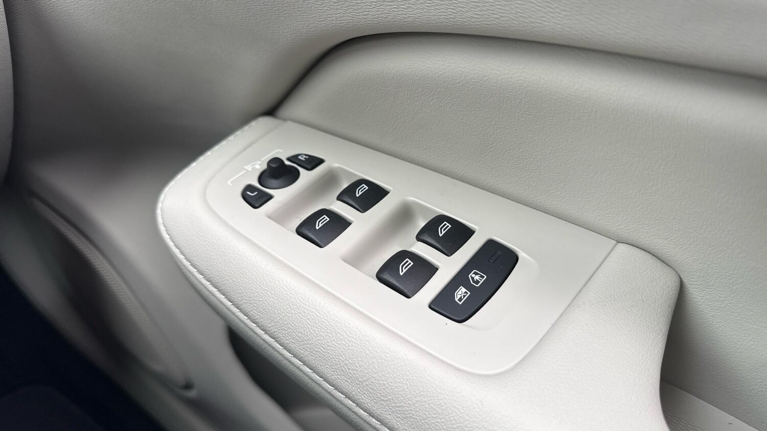 Used Volvo V60 2025 for sale - 76239742: Photo 22