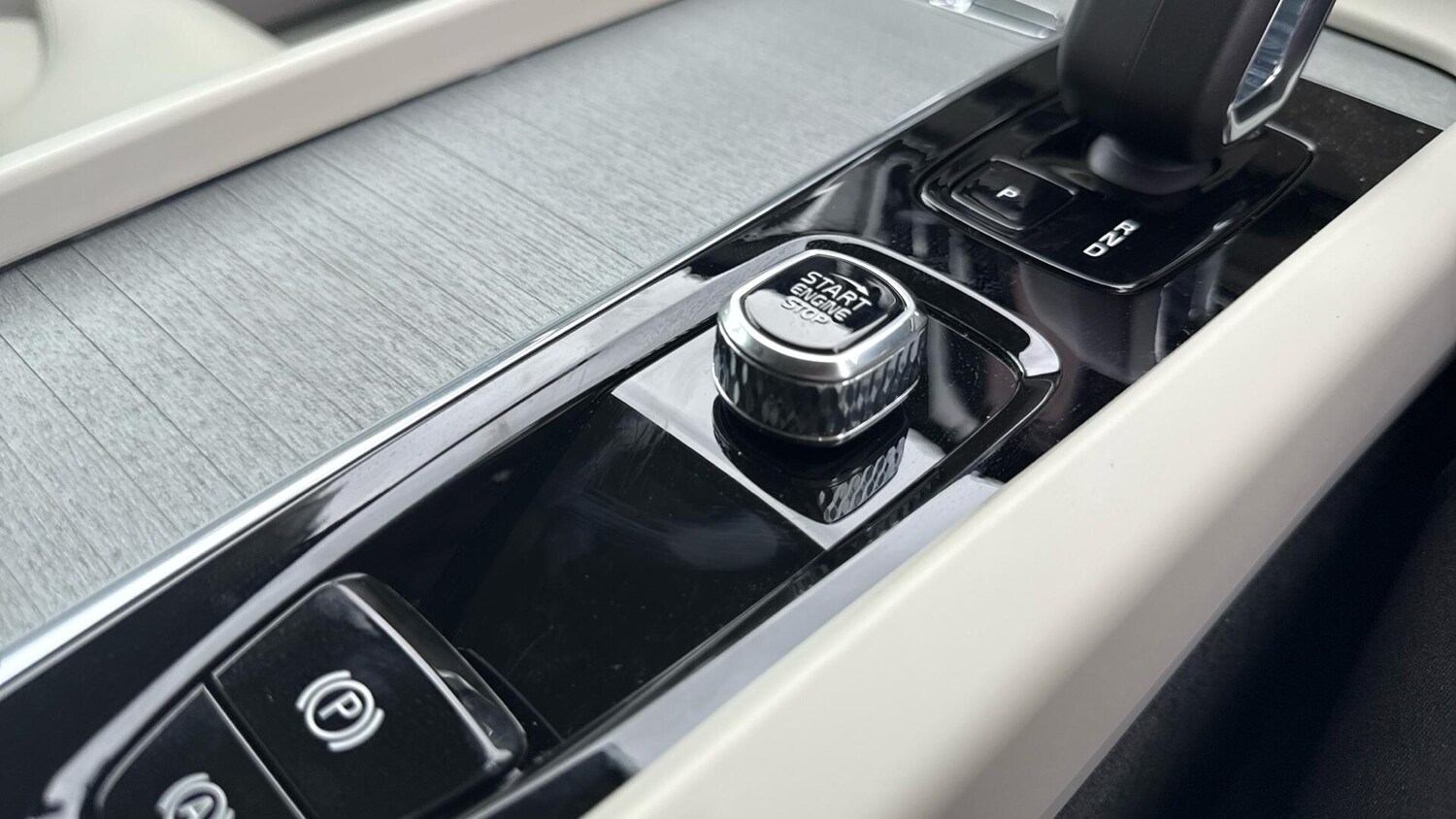 Used Volvo V60 2025 for sale - 76239742: Photo 24