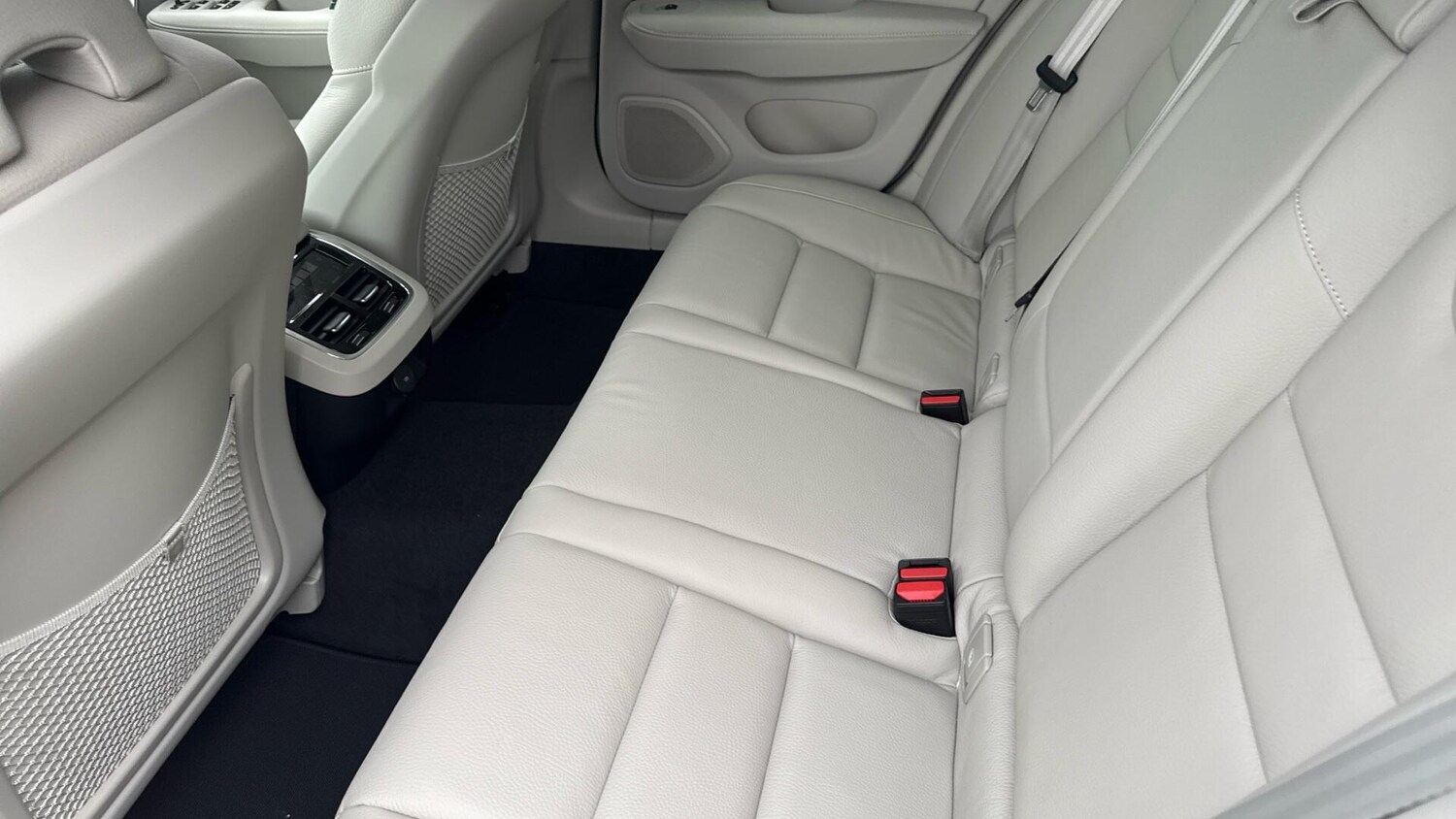 Used Volvo V60 2025 for sale - 76239742: Photo 27