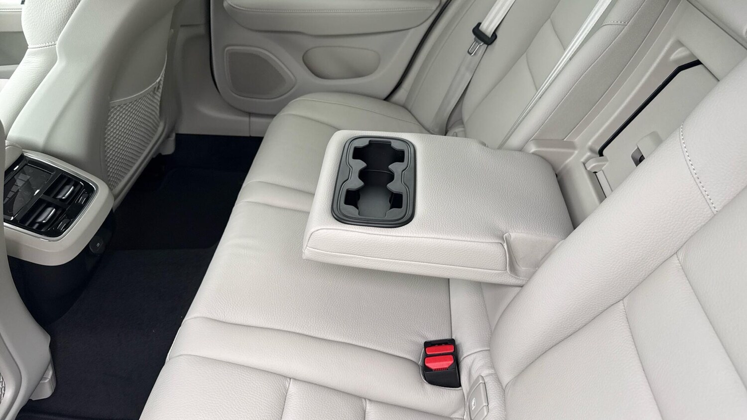 Used Volvo V60 2025 for sale - 76239742: Photo 28