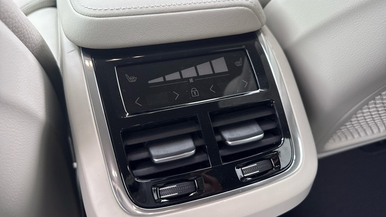 Used Volvo V60 2025 for sale - 76239742: Photo 36