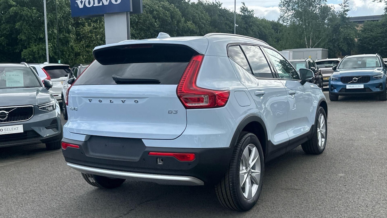 Used Volvo XC40 2025 for sale - 76158726: Photo 2