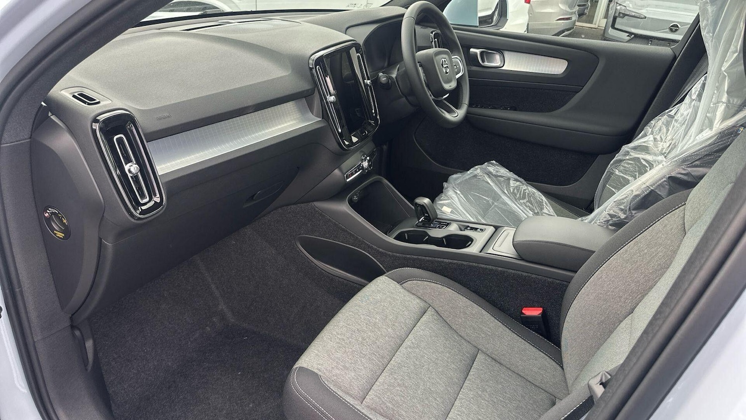 Used Volvo XC40 2025 for sale - 76158726: Photo 38