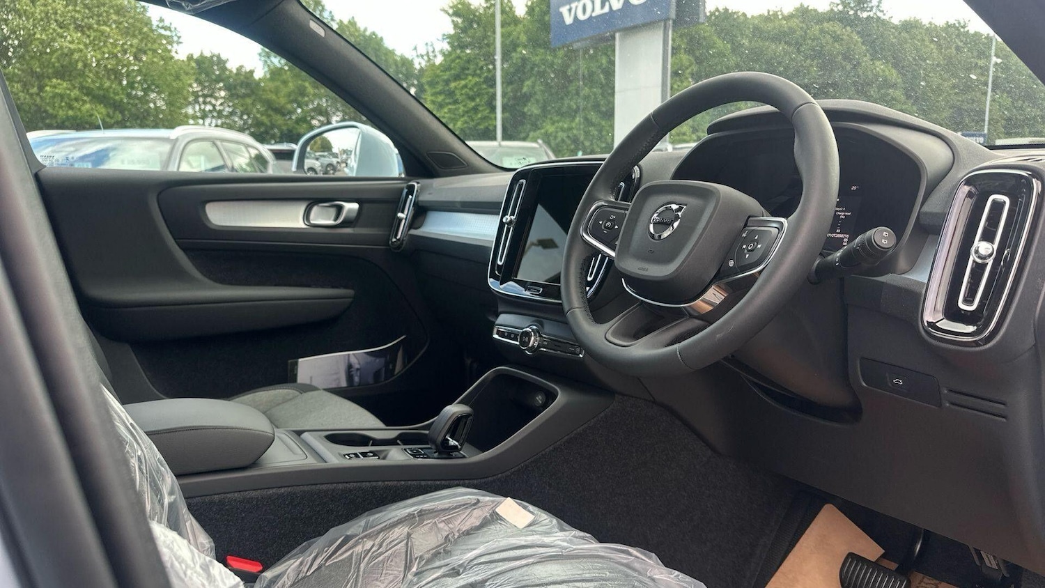 Used Volvo XC40 2025 for sale - 76158726: Photo 5