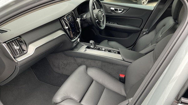 Used Volvo V60 2025 for sale - 74160412: Photo 4