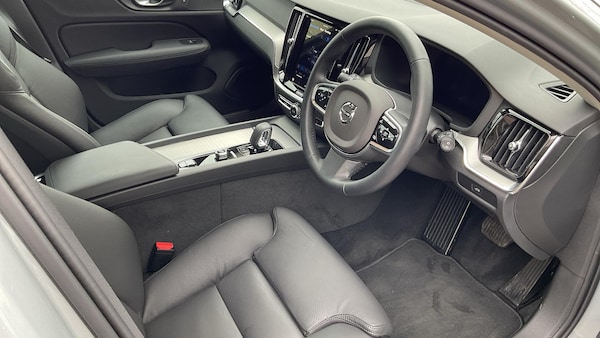 Used Volvo V60 2025 for sale - 74160412: Photo 5