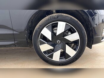 Used Volvo XC60 2025 for sale - 77970501: Photo