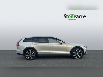 Used Volvo V60 Cross Country 2021 for sale - 76295375: Photo
