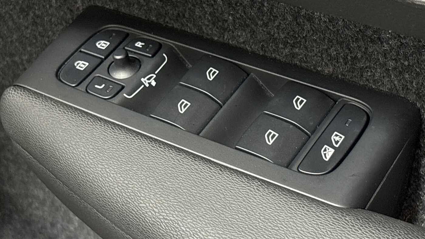 Used Volvo XC40 2024 for sale - 76336262: Photo 25