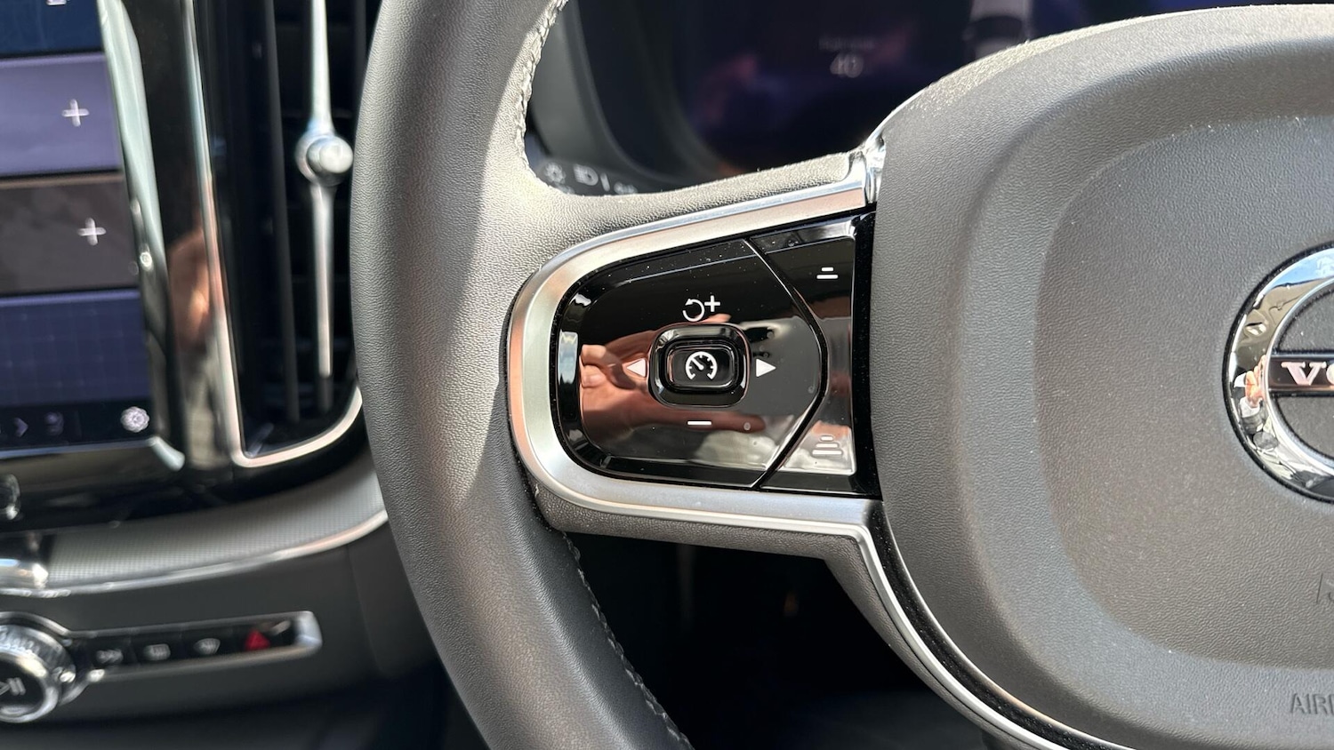 Used Volvo XC60 2023 for sale - 78057884: Photo 19