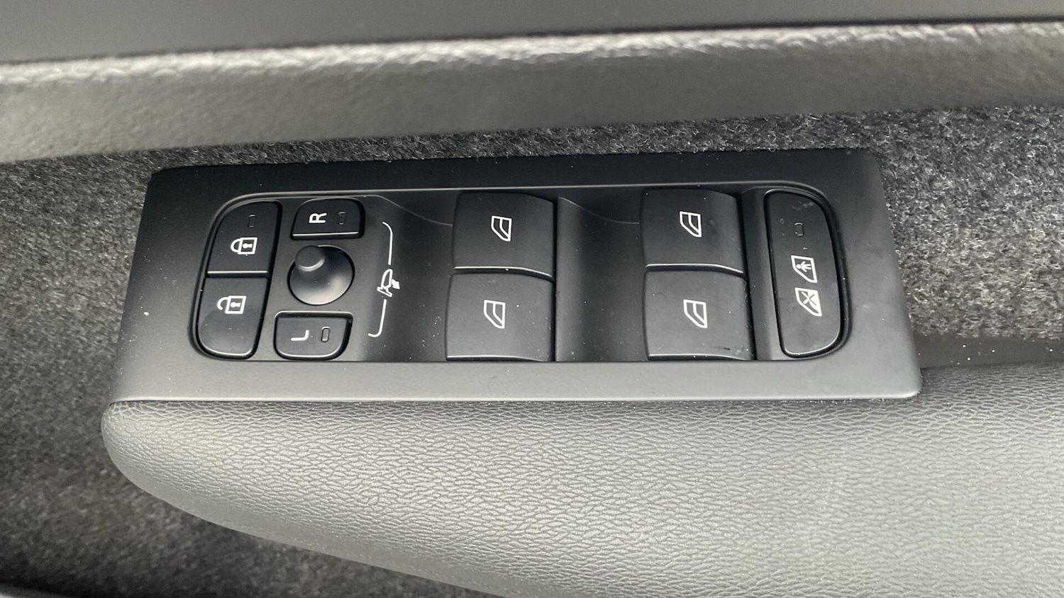 Used Volvo XC40 2025 for sale - 76336653: Photo 24