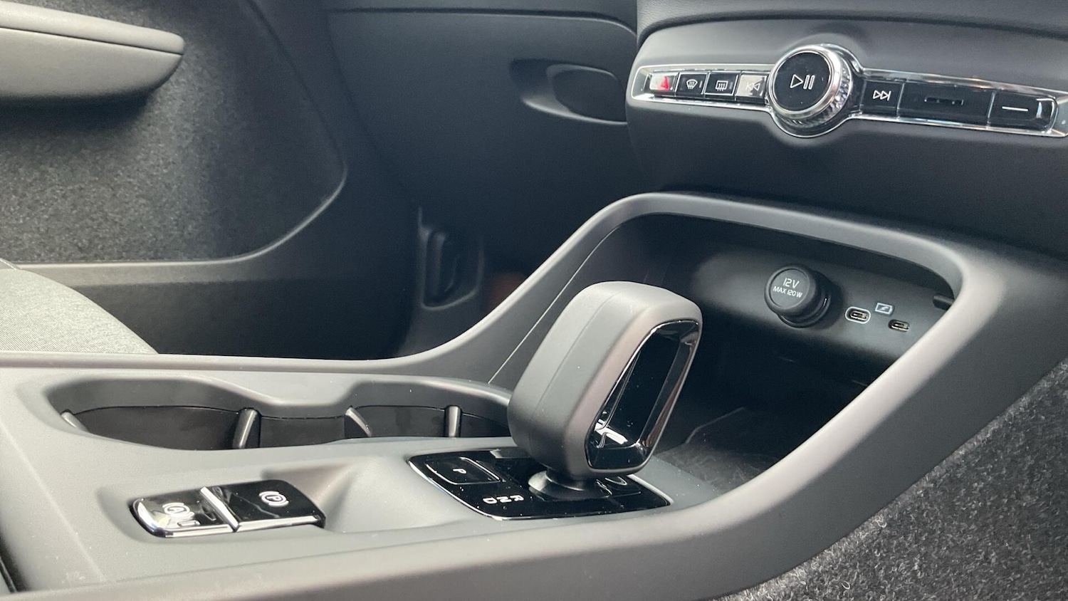 Used Volvo XC40 2025 for sale - 76336653: Photo 26