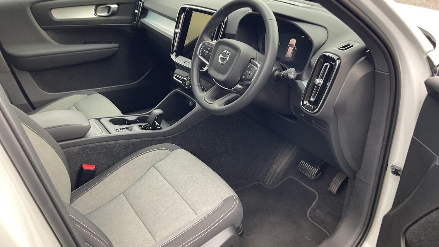 Used Volvo XC40 2025 for sale - 76336653: Photo 4