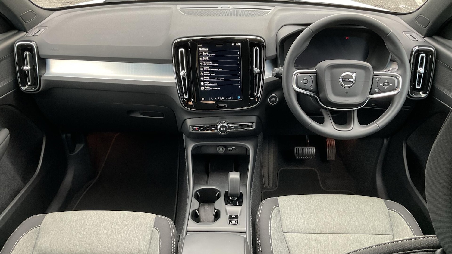 Used Volvo XC40 2025 for sale - 76336653: Photo 5