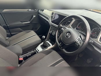 Used Volkswagen T-Roc 2020 for sale - 77425517: Photo