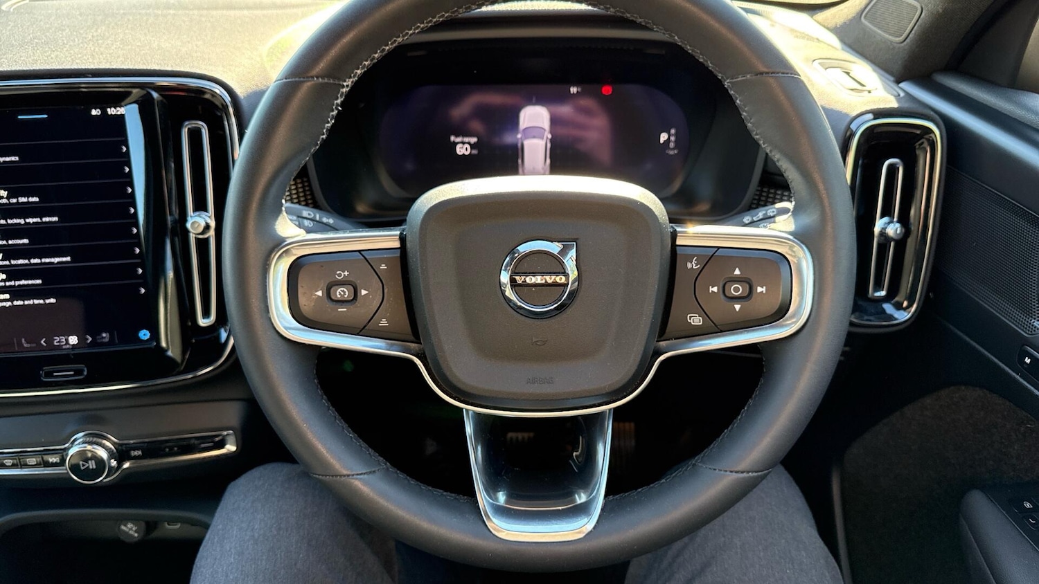 Used Volvo XC40 2023 for sale - 76094666: Photo 10