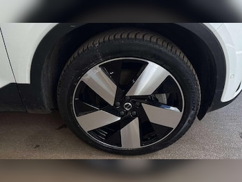 Used Volvo XC40 2023 for sale - 79303650: Photo