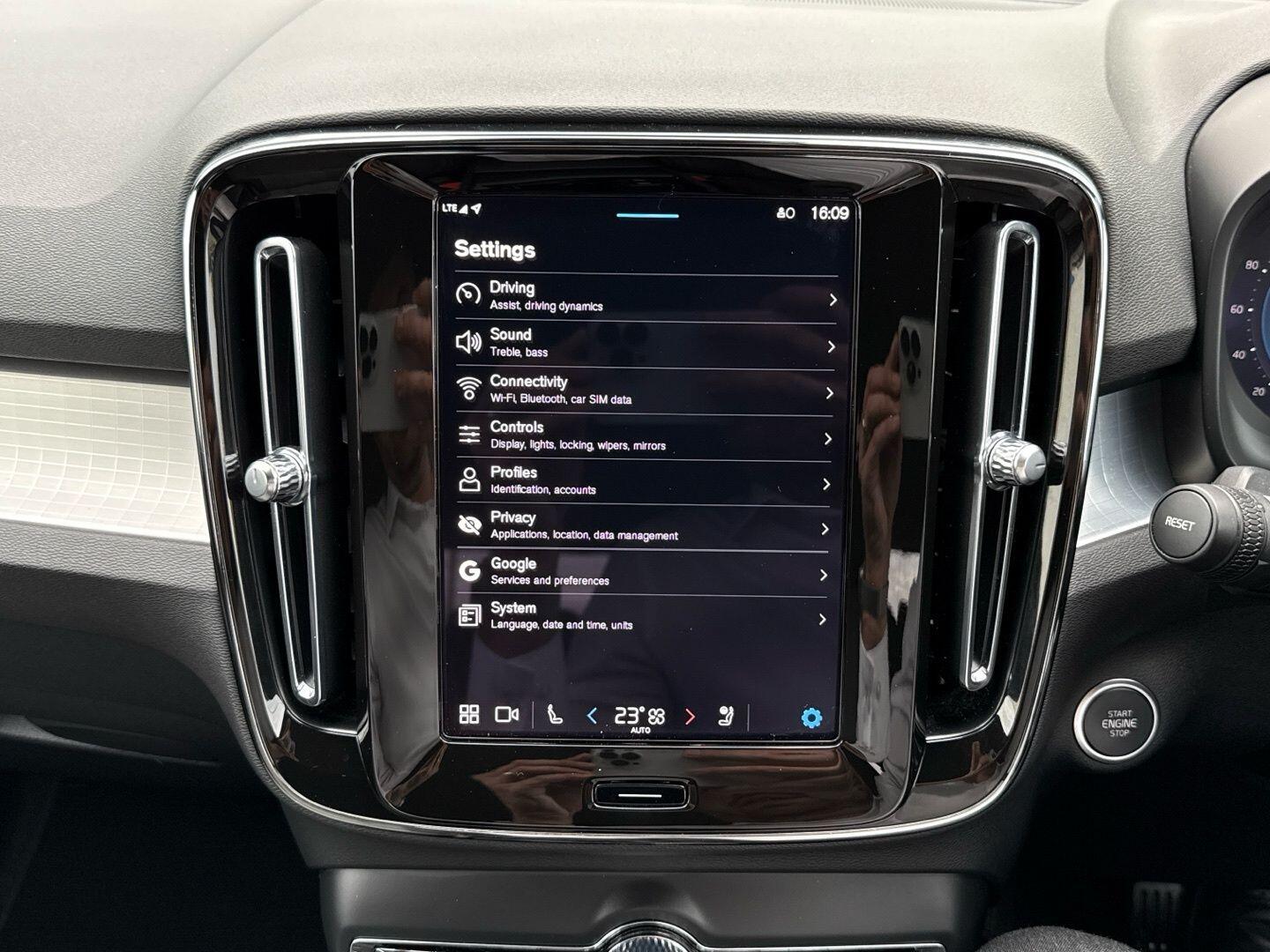 Used Volvo XC40 2023 for sale - 76024352: Photo 55