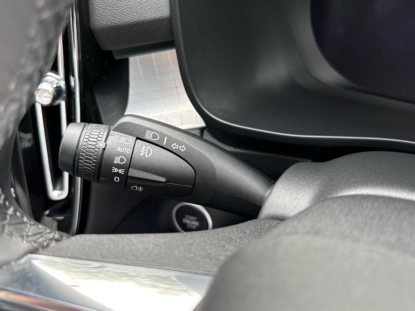Used Volvo XC40 2023 for sale - 76024352: Photo 57