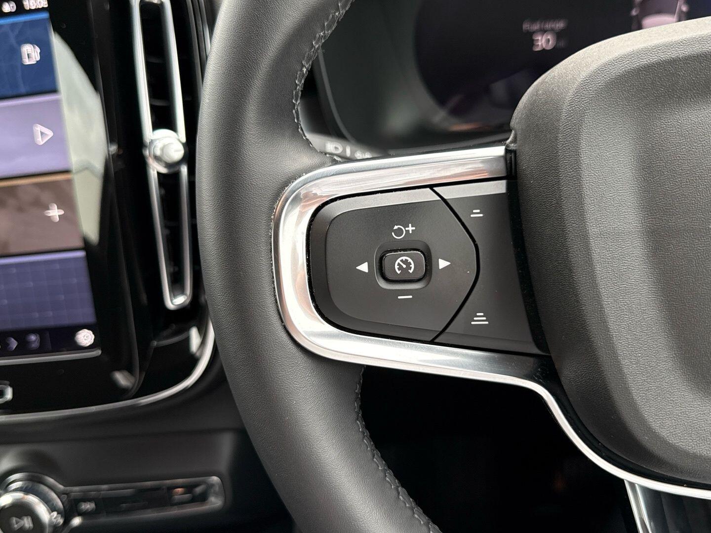 Used Volvo XC40 2023 for sale - 76024352: Photo 58