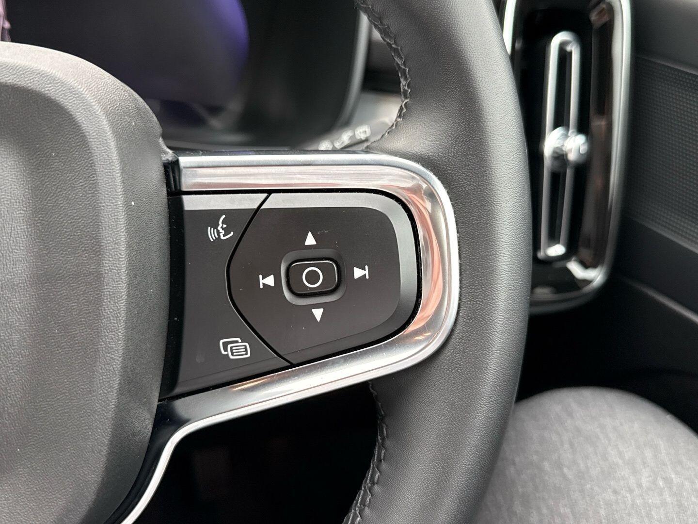Used Volvo XC40 2023 for sale - 76024352: Photo 59