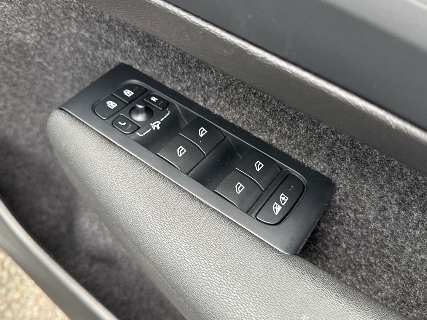 Used Volvo XC40 2023 for sale - 76024352: Photo 61