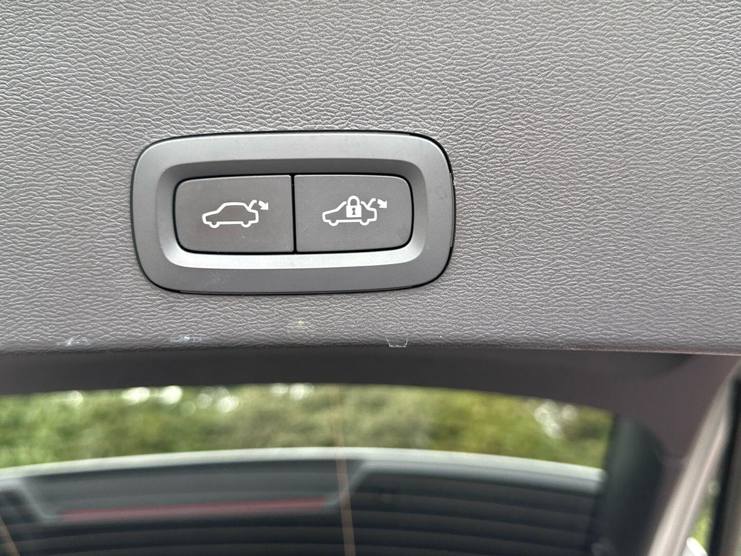 Used Volvo XC40 2023 for sale - 76024352: Photo 67