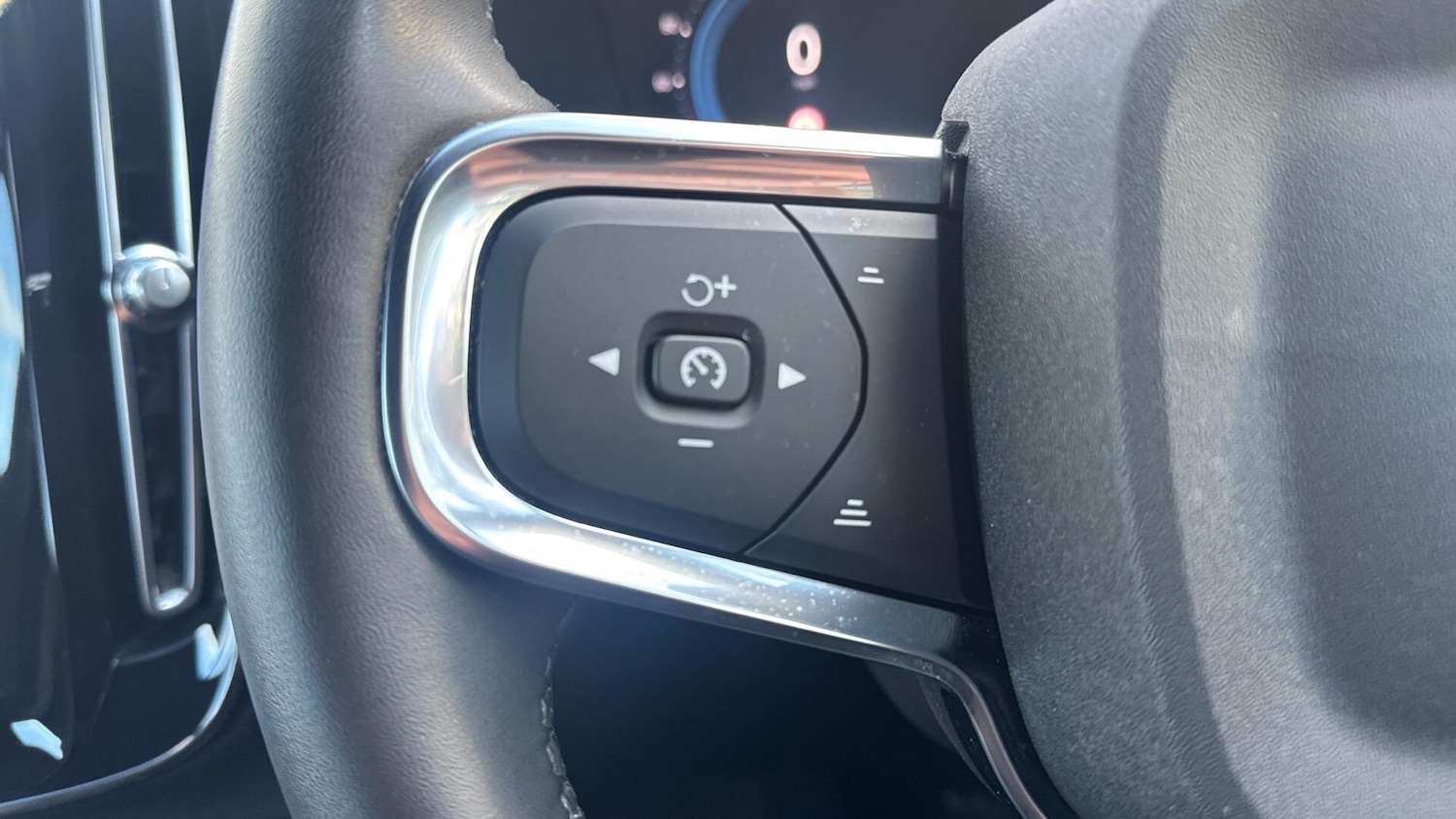 Used Volvo XC40 2023 for sale - 76337099: Photo 19