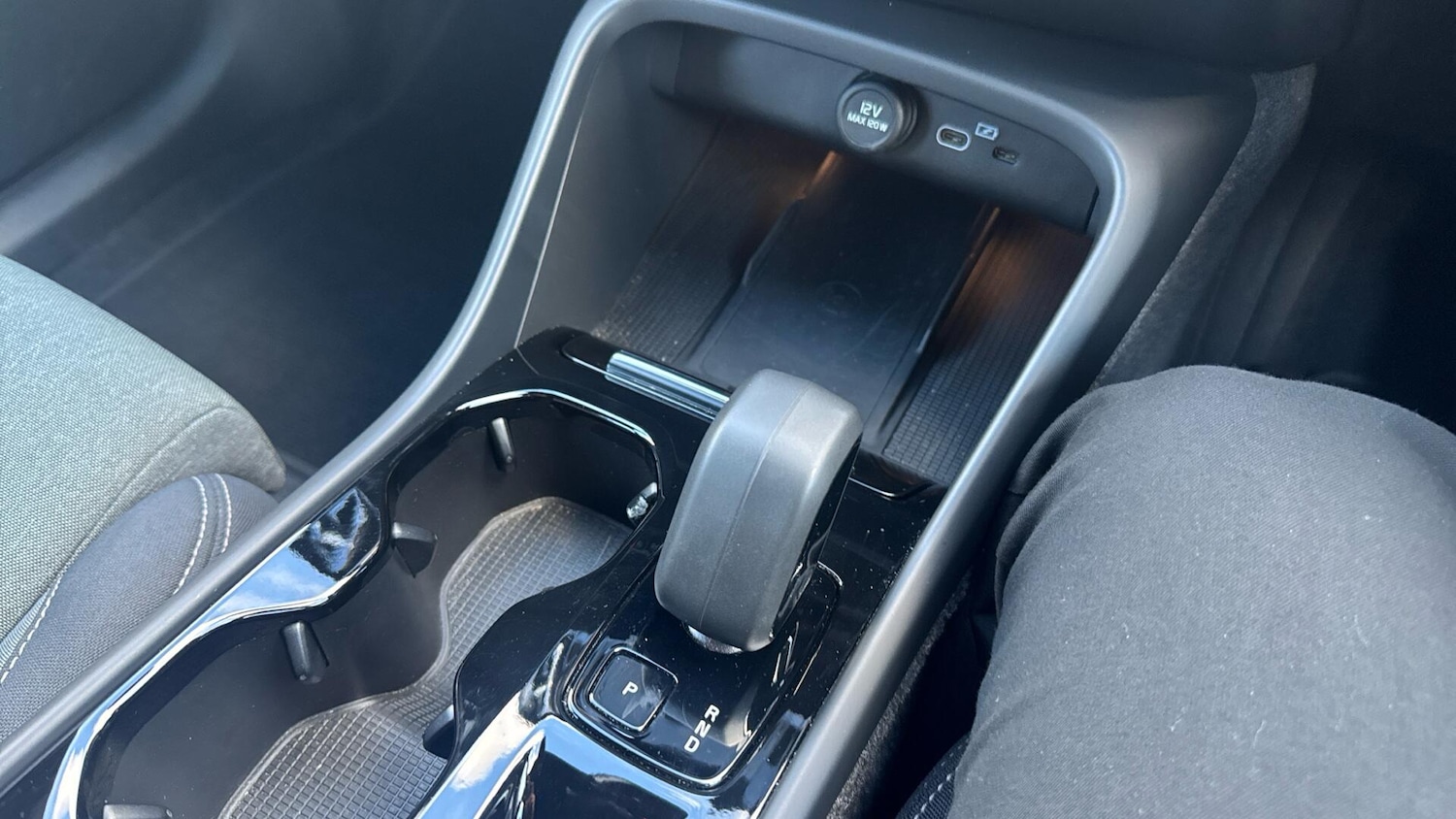 Used Volvo XC40 2023 for sale - 76337099: Photo 24