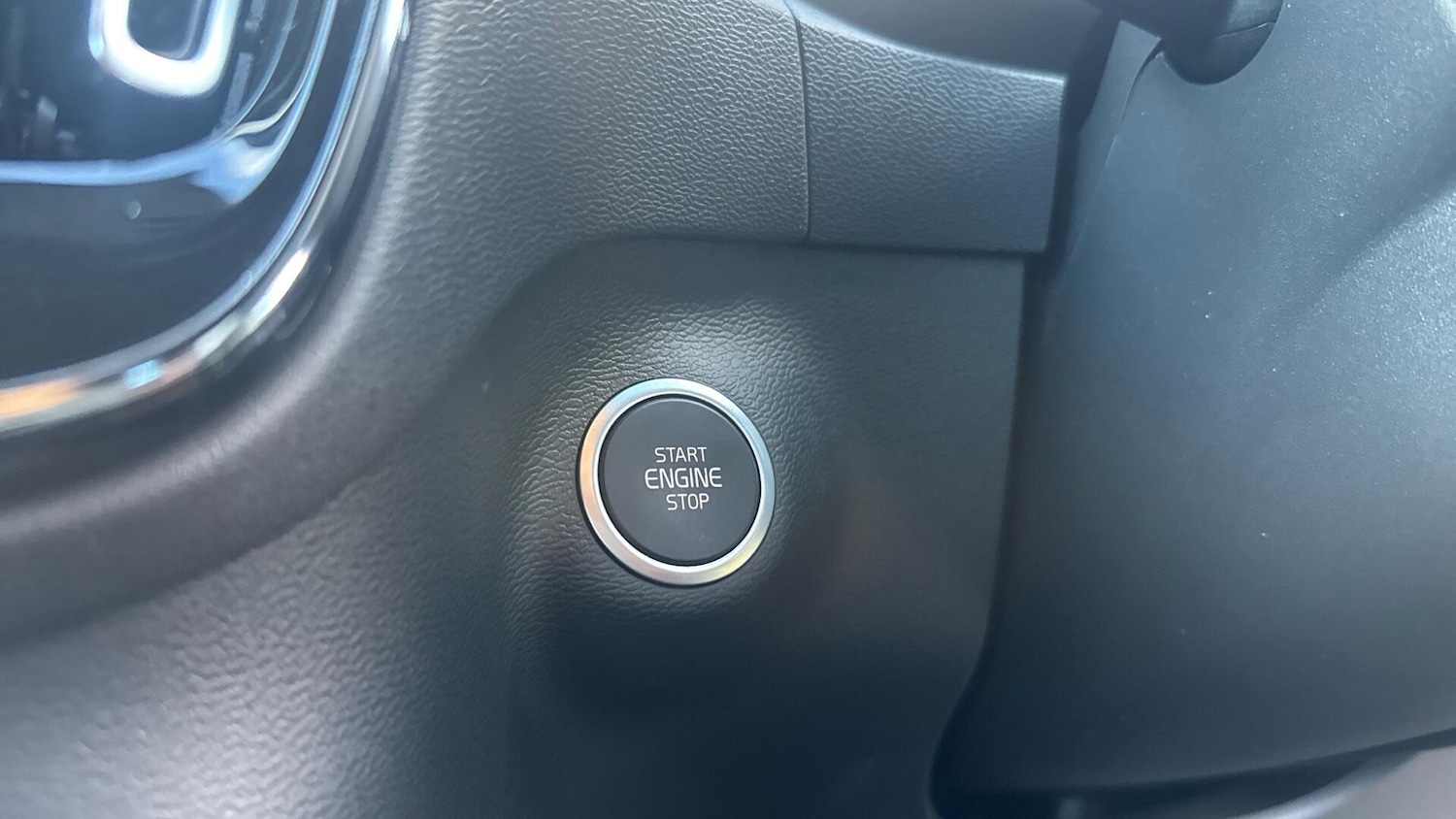 Used Volvo XC40 2023 for sale - 76337099: Photo 25