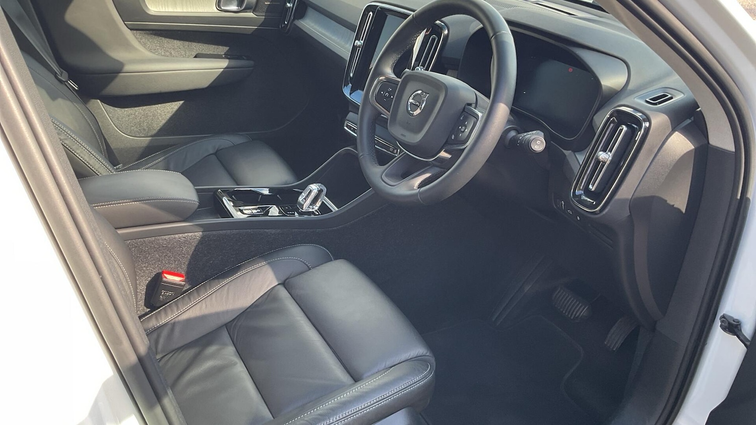 Used Volvo XC40 2022 for sale - 76121561: Photo 4