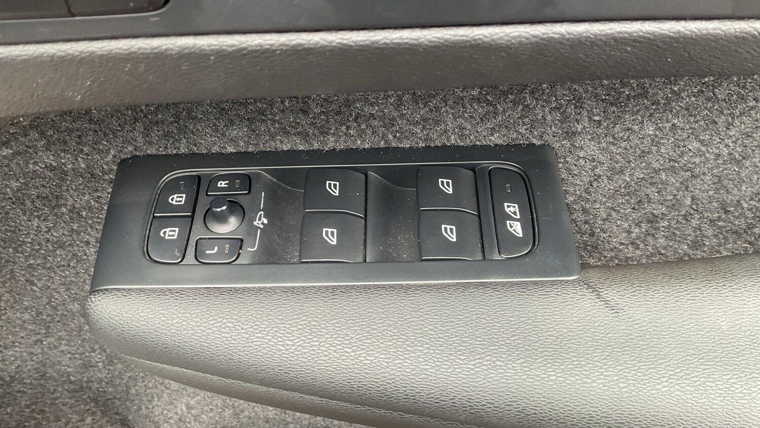 Used Volvo XC40 2023 for sale - 75926814: Photo 24