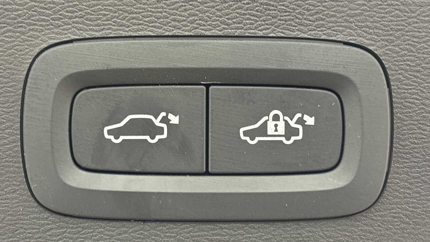 Used Volvo XC40 2025 for sale - 76389417: Photo 19