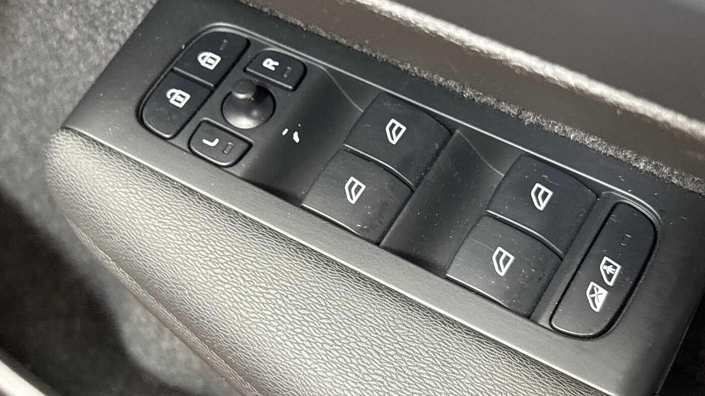 Used Volvo XC40 2025 for sale - 76389417: Photo 24