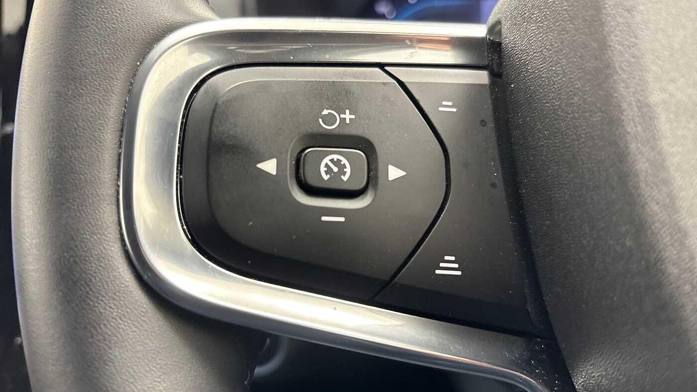 Used Volvo XC40 2025 for sale - 76389417: Photo 30