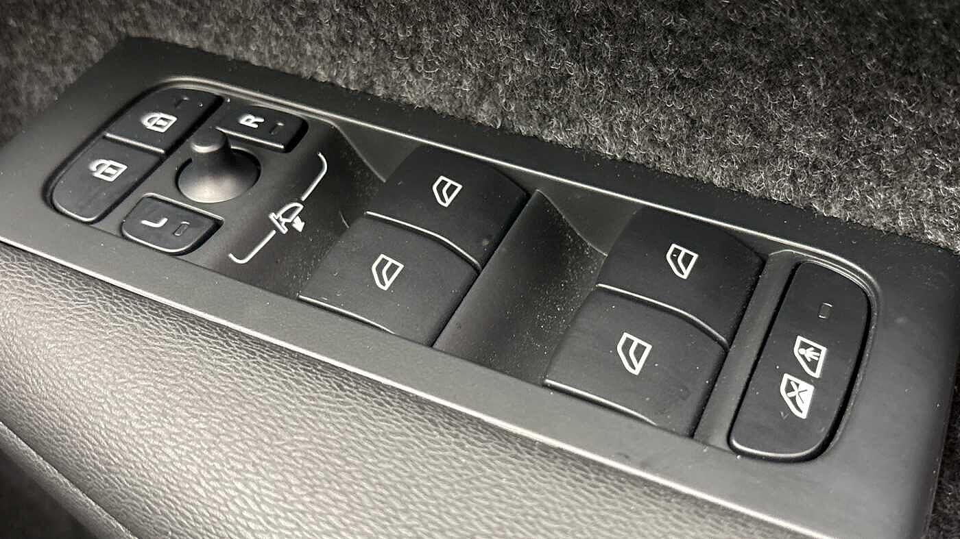 Used Volvo XC40 2025 for sale - 76512367: Photo 25