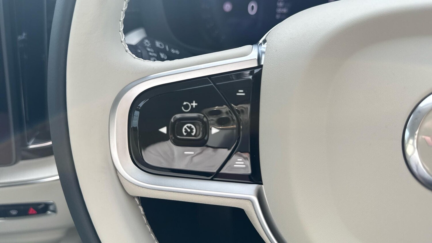 Used Volvo XC60 2025 for sale - 77424665: Photo 65