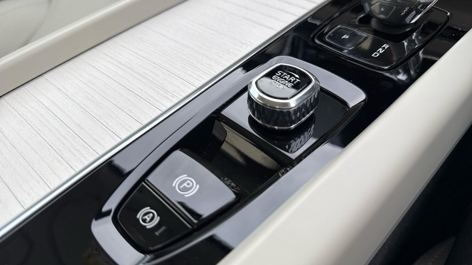 Used Volvo XC60 2025 for sale - 77424665: Photo 70