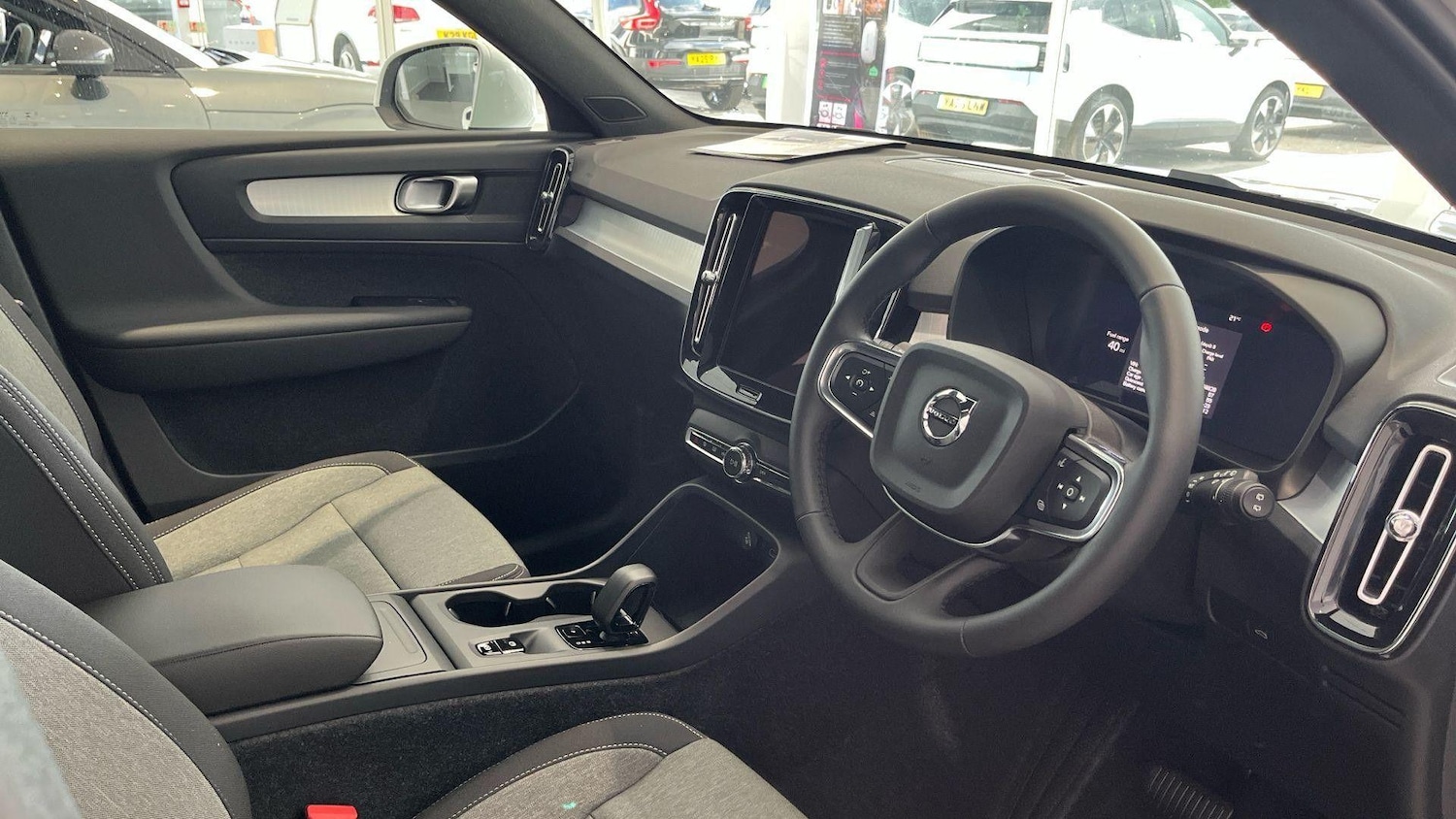 Used Volvo XC40 2025 for sale - 76159009: Photo 4