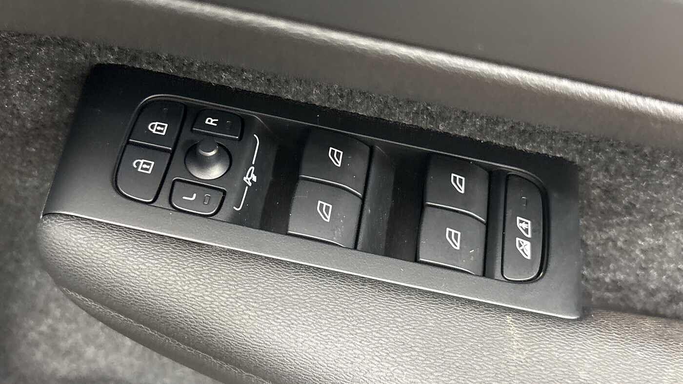 Used Volvo XC40 for sale - 77537982: Photo 24