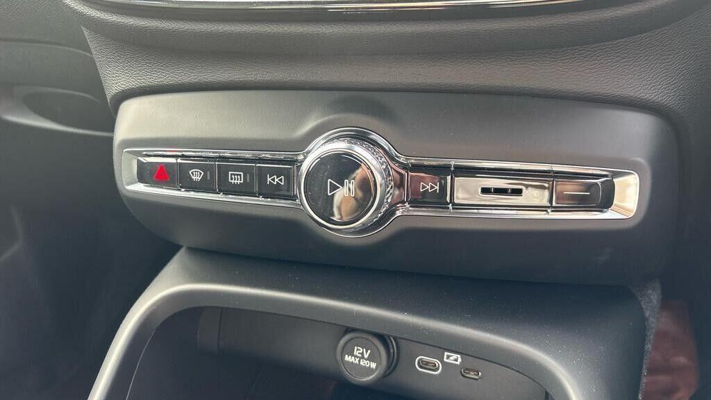 Used Volvo XC40 2025 for sale - 76781083: Photo 10