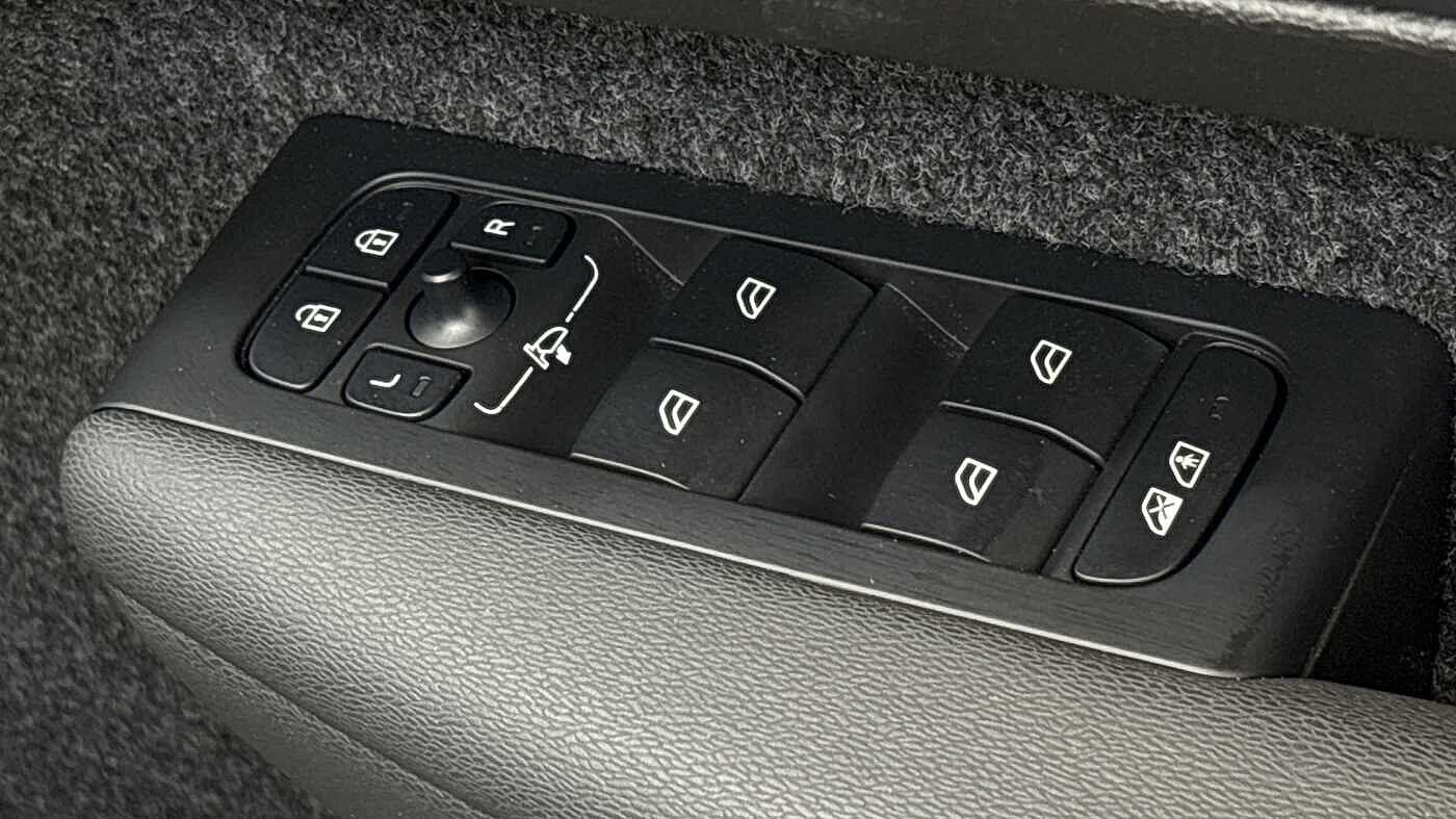 Used Volvo XC40 2025 for sale - 76337366: Photo 25