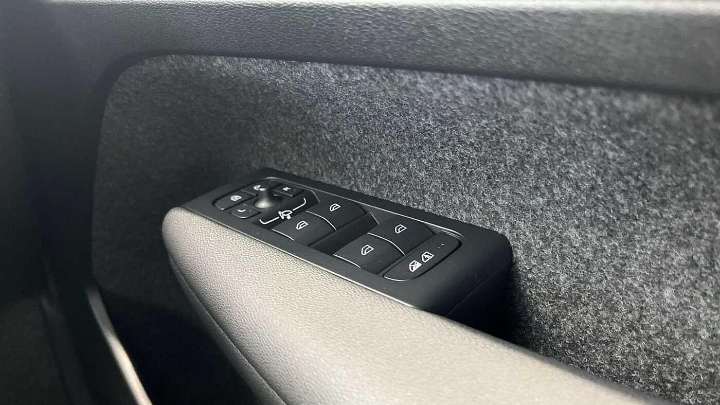 Used Volvo XC40 2025 for sale - 76499232: Photo 17