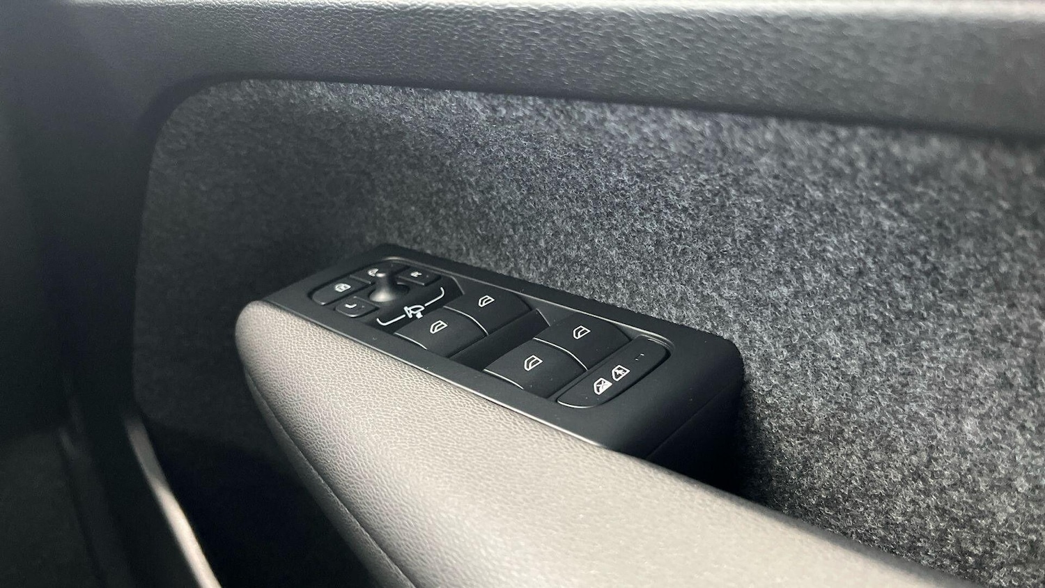 Used Volvo XC40 2025 for sale - 76499232: Photo 41