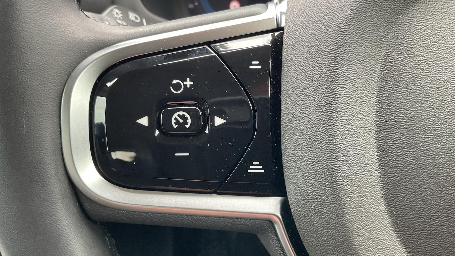 Used Volvo V60 2025 for sale - 77109129: Photo 18