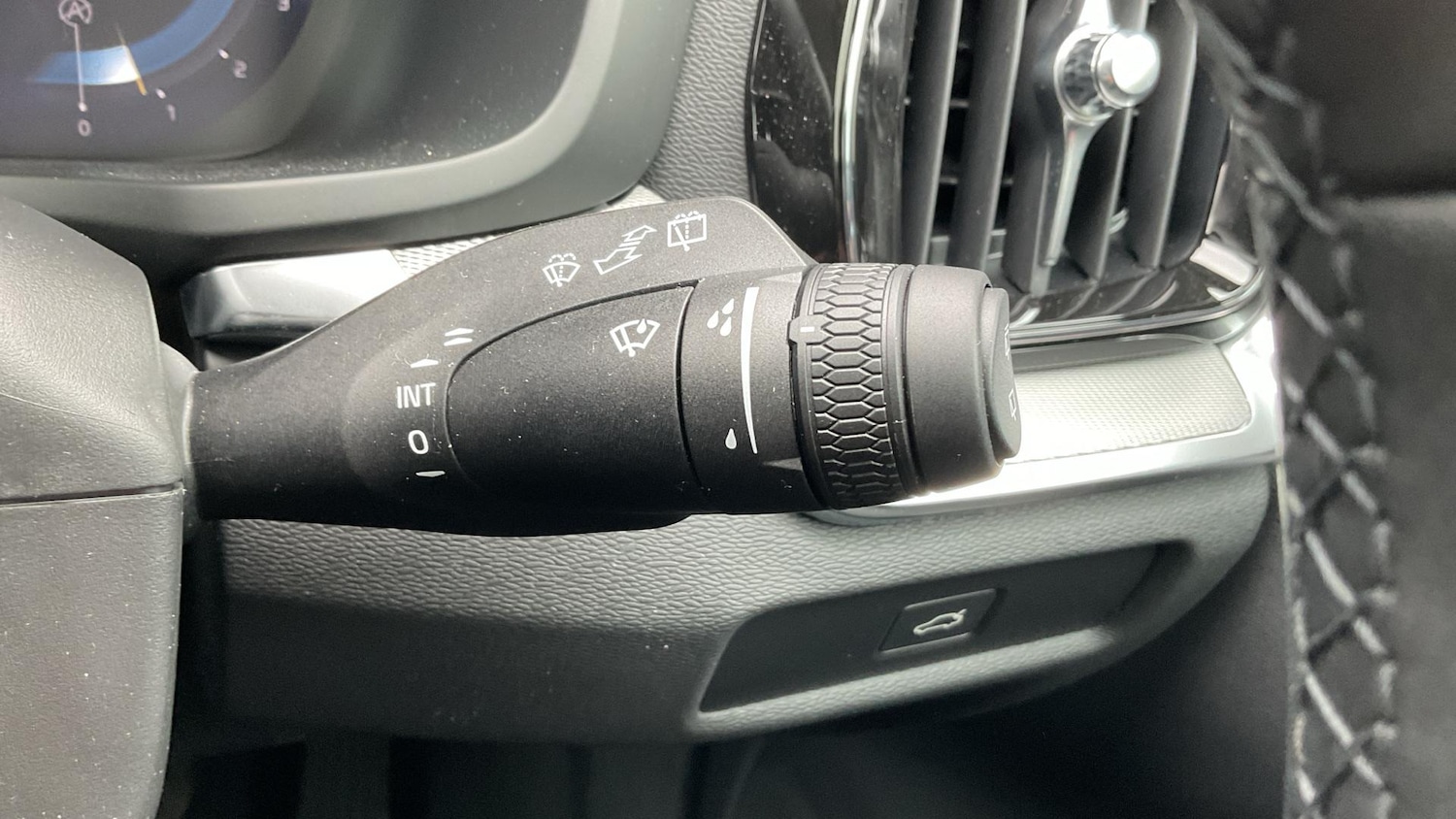 Used Volvo V60 2025 for sale - 77109129: Photo 25