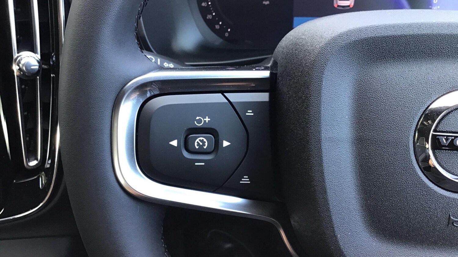 Used Volvo XC40 2025 for sale - 76159058: Photo 43