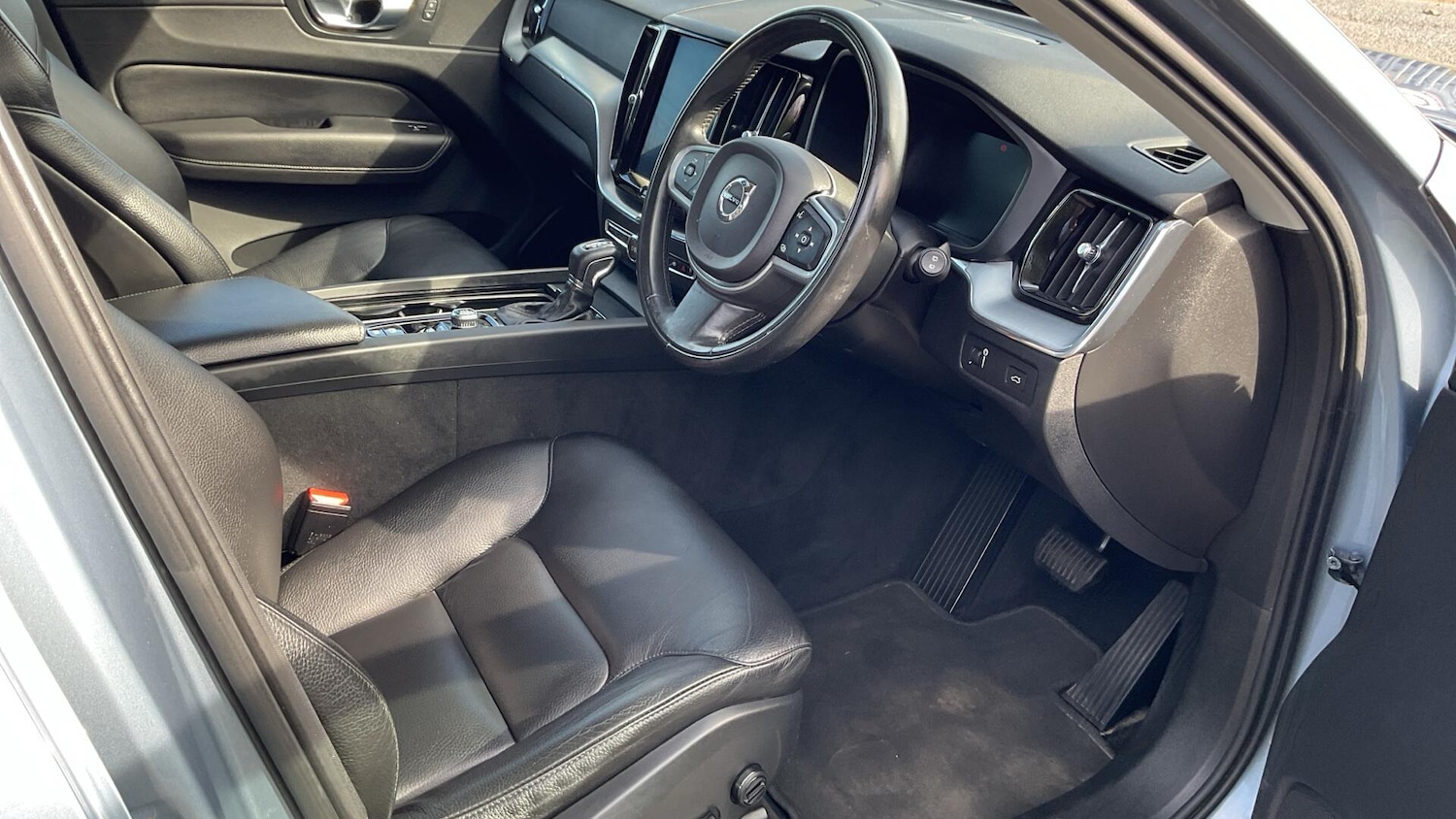 Used Volvo XC60 2018 for sale - 78156969: Photo 4